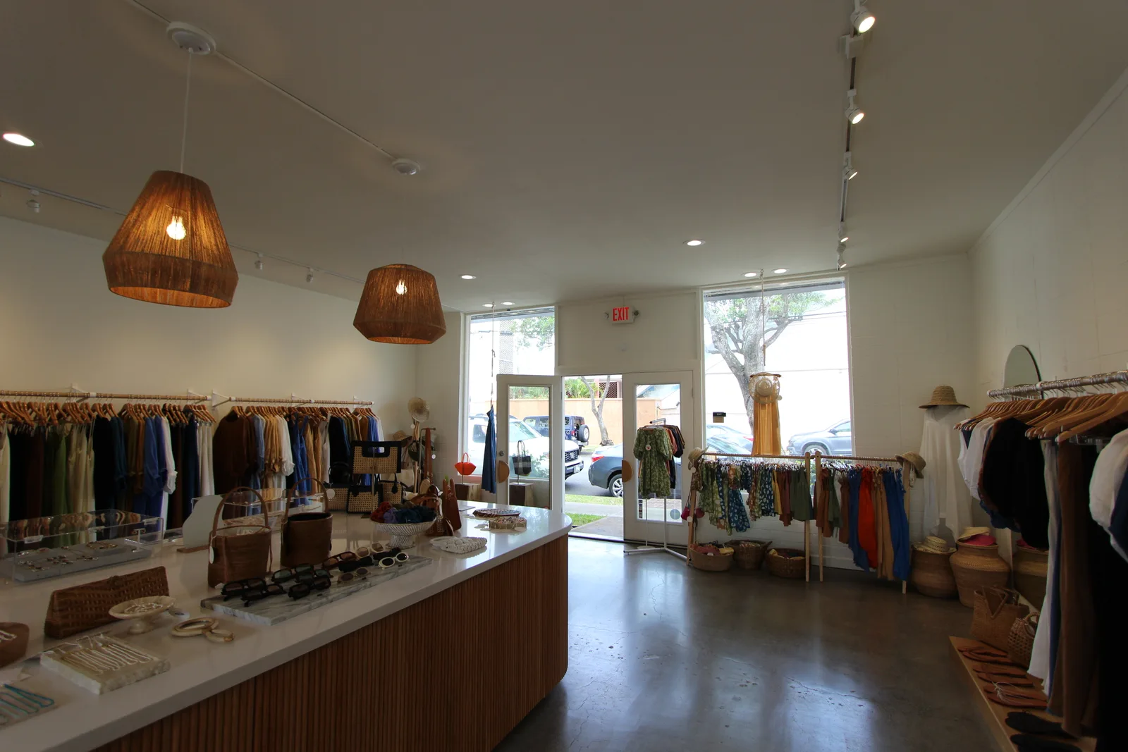 カイルアタウンのブティックの店内
